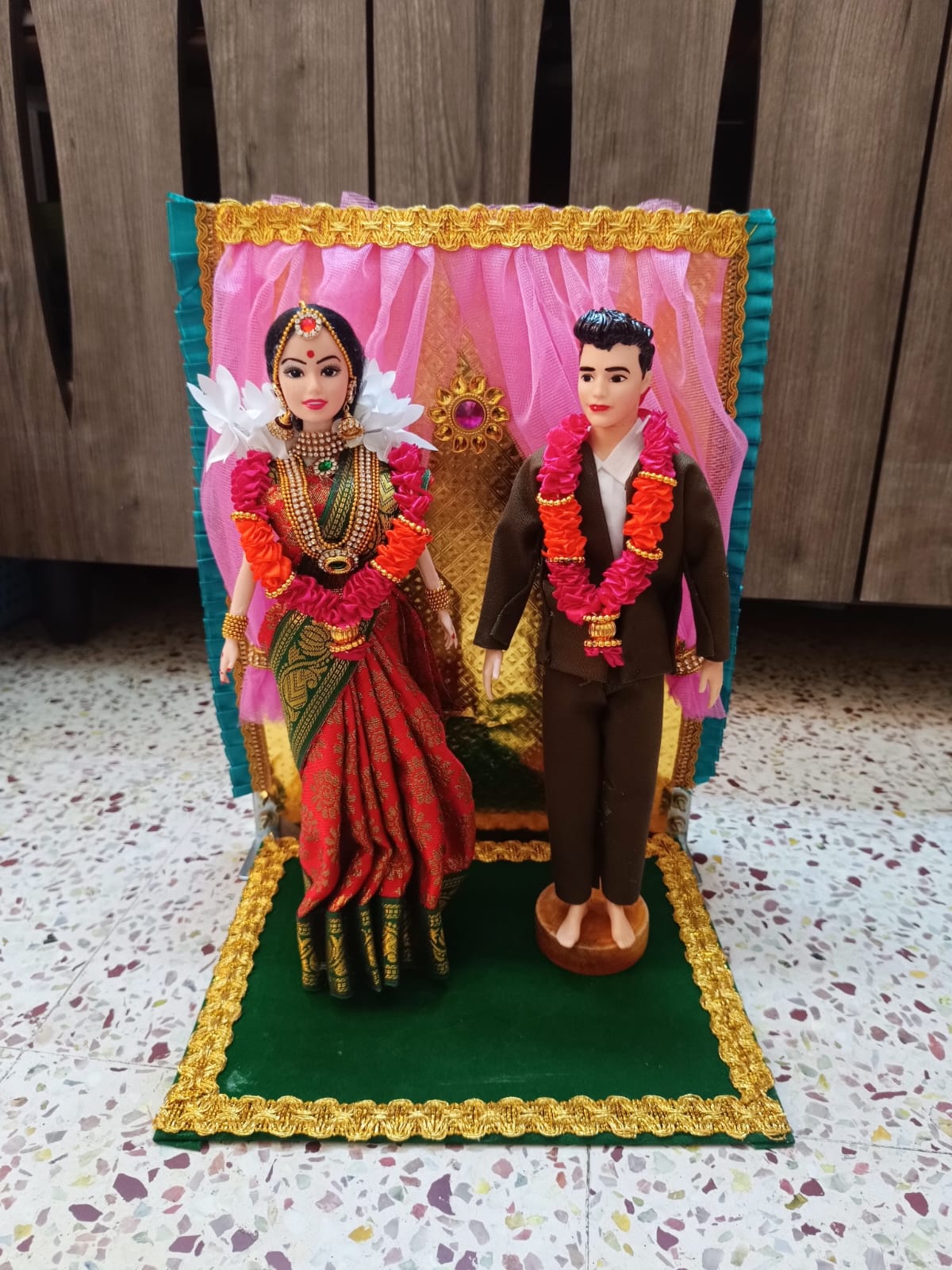Pair doll - Pair doll with backdrop - 12 inches V1