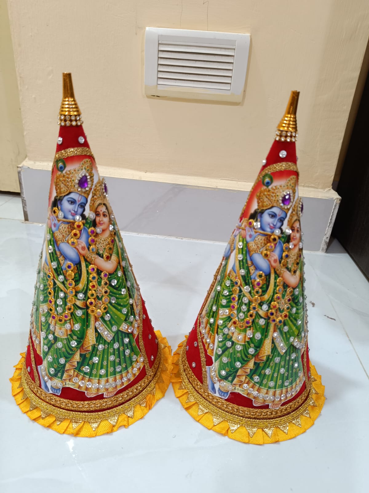Paruppu thengai koodu - Paruppu thengai koodu 10 inches Radhe krishna